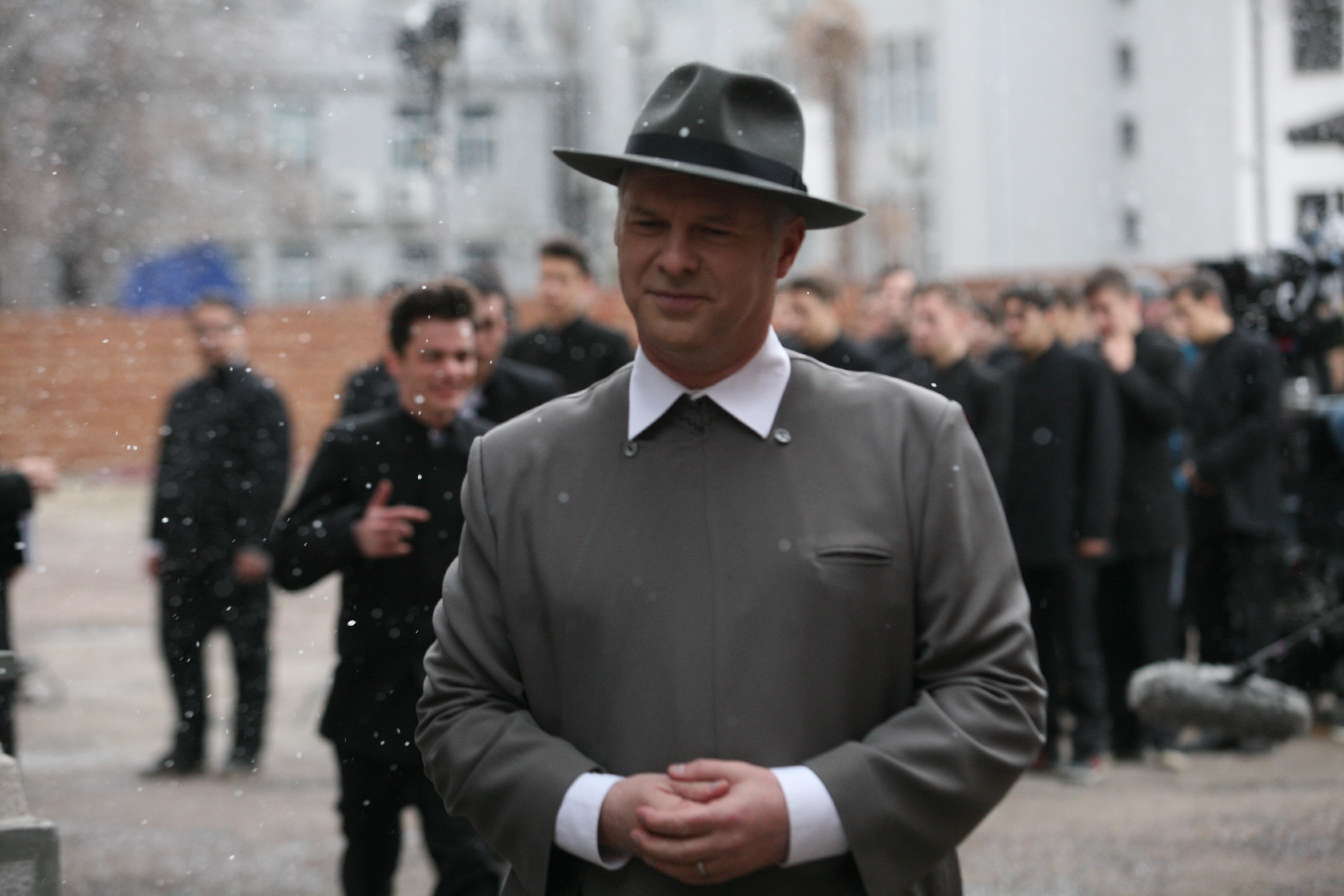 На крок позаду серафима