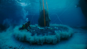 Під водою