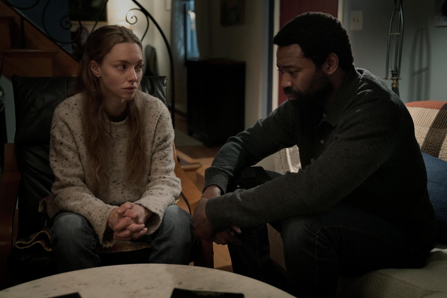 Довга яскрава річка