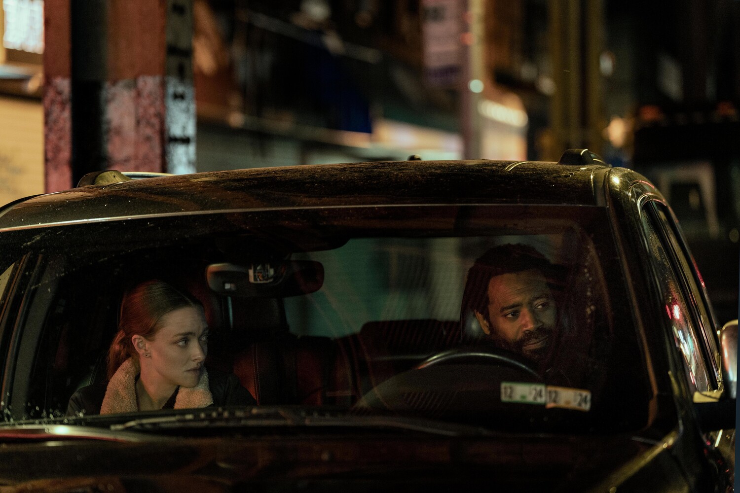 Довга яскрава річка