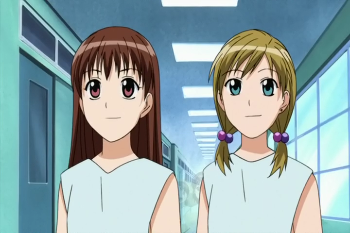 Старшокласниці